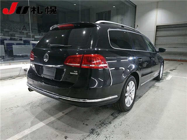 VOLKSWAGEN PASSAT VARIANT 2012