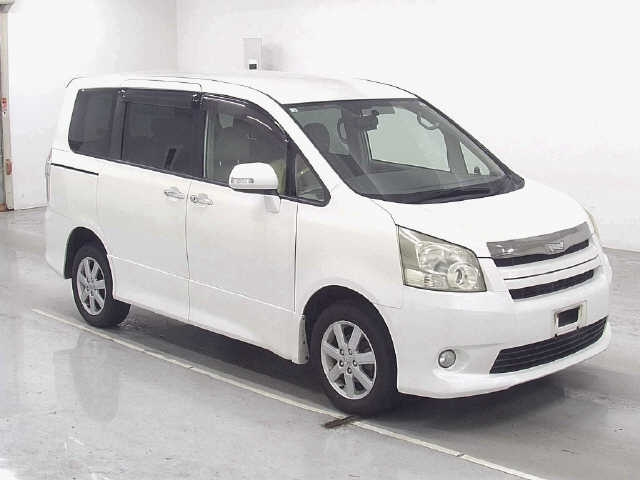 TOYOTA NOAH 2008