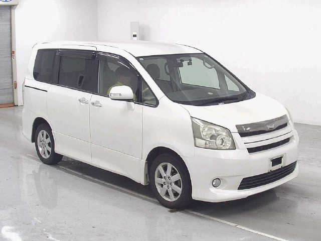 TOYOTA NOAH 2009