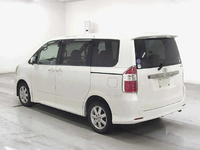 TOYOTA NOAH 2009
