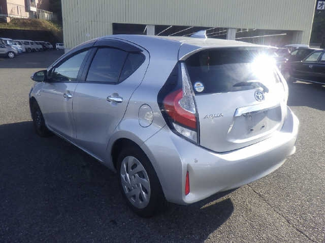 TOYOTA AQUA 2019