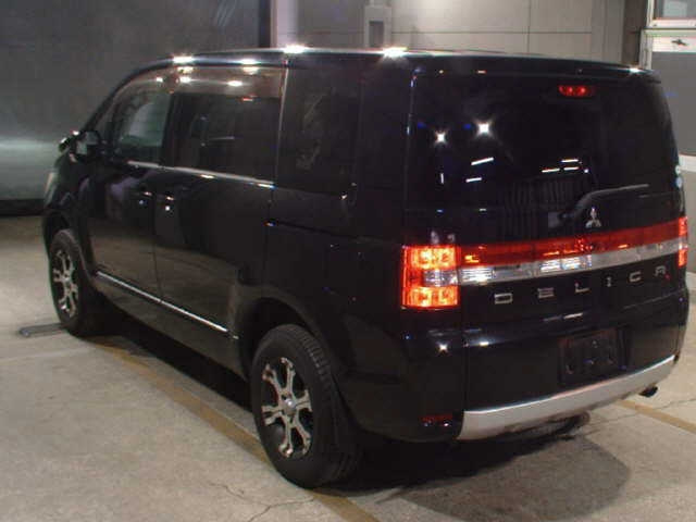 MITSUBISHI DELICA D5 2010