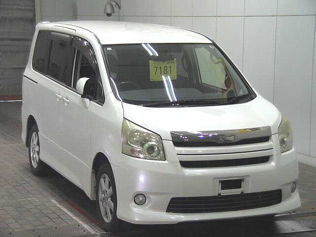 TOYOTA NOAH 2008