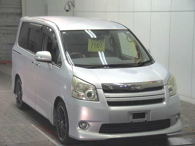 TOYOTA NOAH 2009
