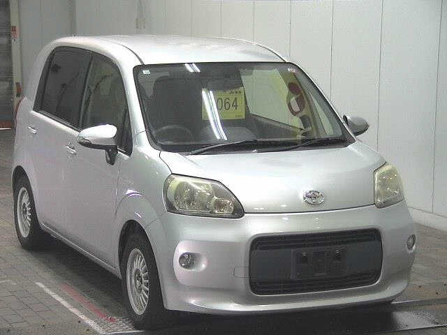 TOYOTA PORTE 2012