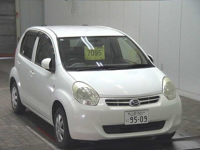 DAIHATSU BOON 2011