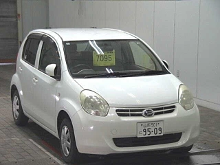 DAIHATSU BOON 2011