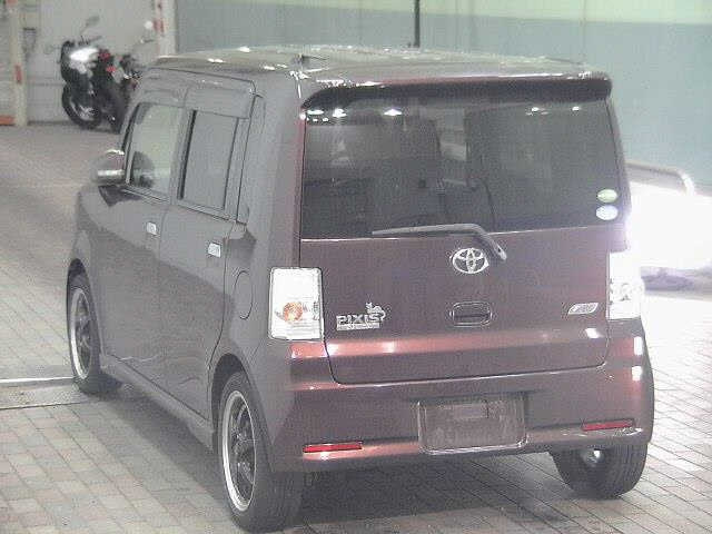 TOYOTA PIXIS SPACE 2014