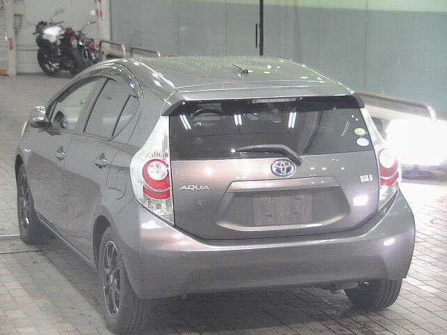 TOYOTA AQUA 2012