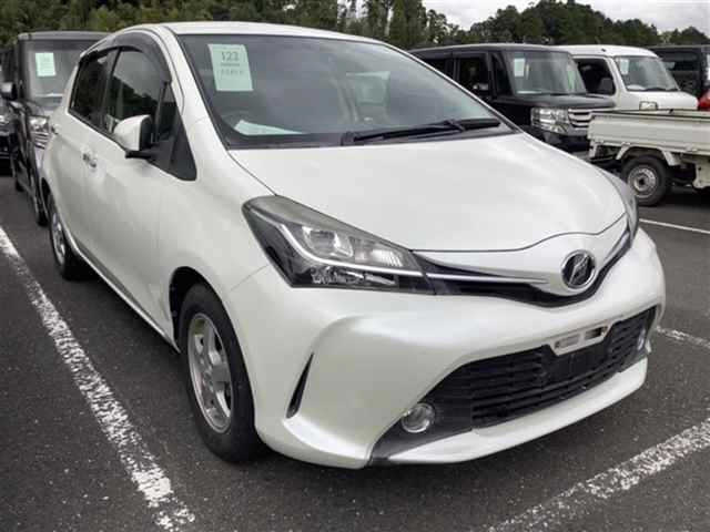TOYOTA VITZ 2016