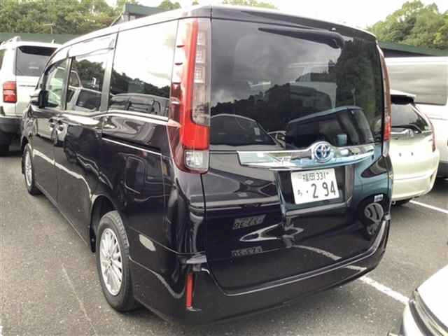 TOYOTA NOAH 2016