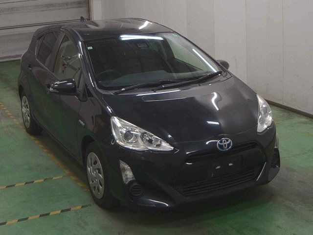 TOYOTA AQUA 2015