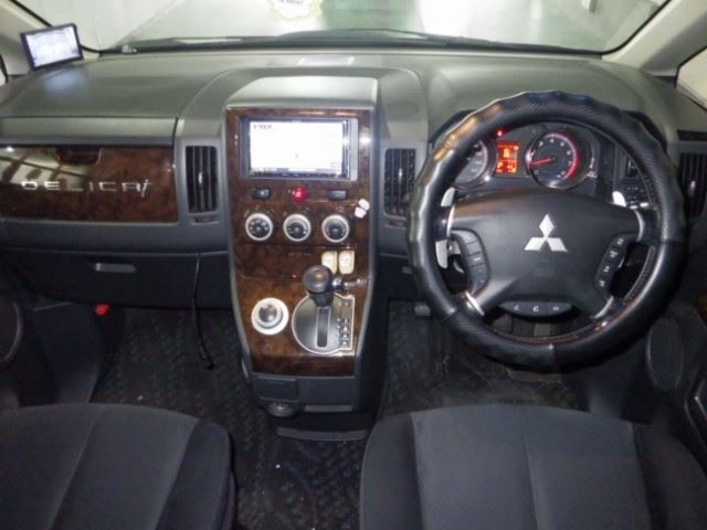 MITSUBISHI DELICA D5 2009