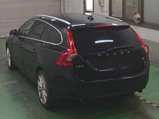 VOLVO V60 2015