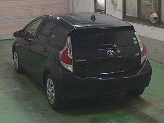 TOYOTA AQUA 2015