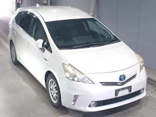 TOYOTA PRIUS ALPHA 2013