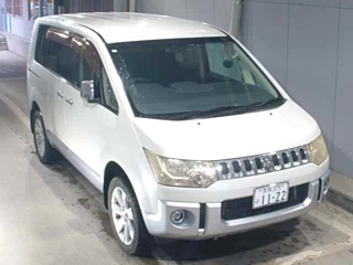 MITSUBISHI DELICA D5 2011