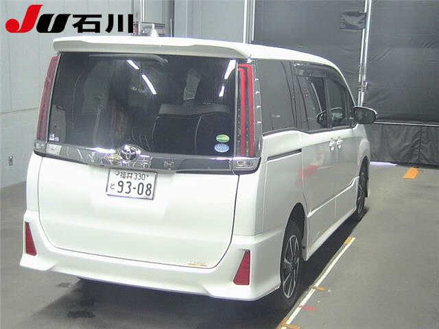 TOYOTA NOAH 2017