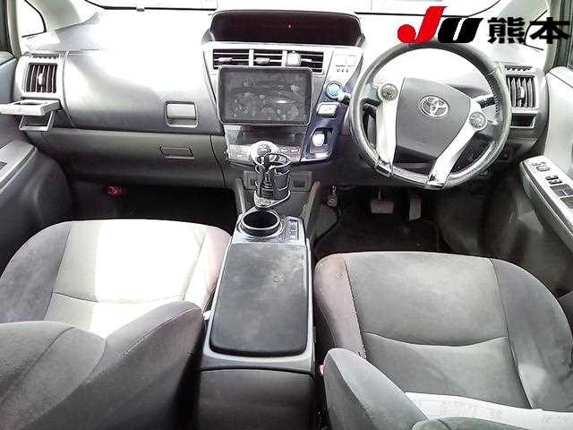 TOYOTA PRIUS ALPHA 2012