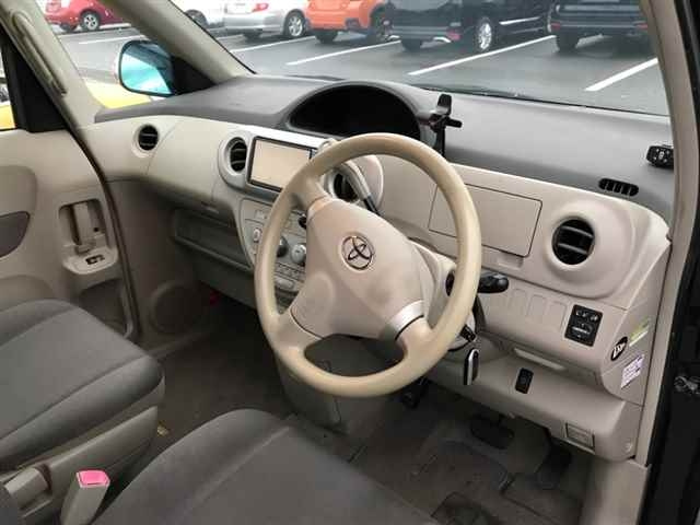 TOYOTA PORTE 2010