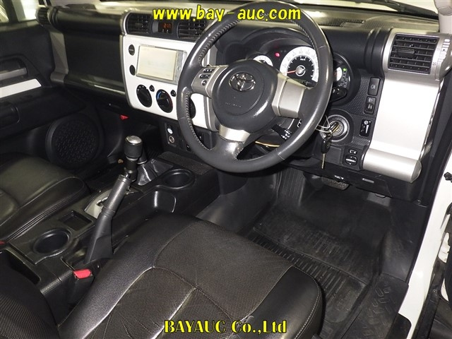 TOYOTA FJ CRUISER 2011