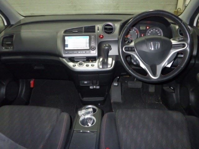 HONDA STREAM 2010