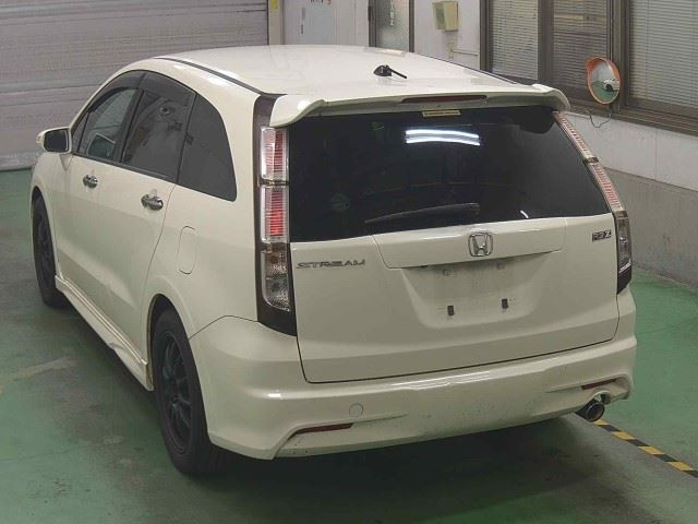 HONDA STREAM 2010