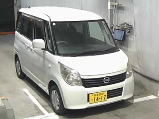 NISSAN ROOX 2011
