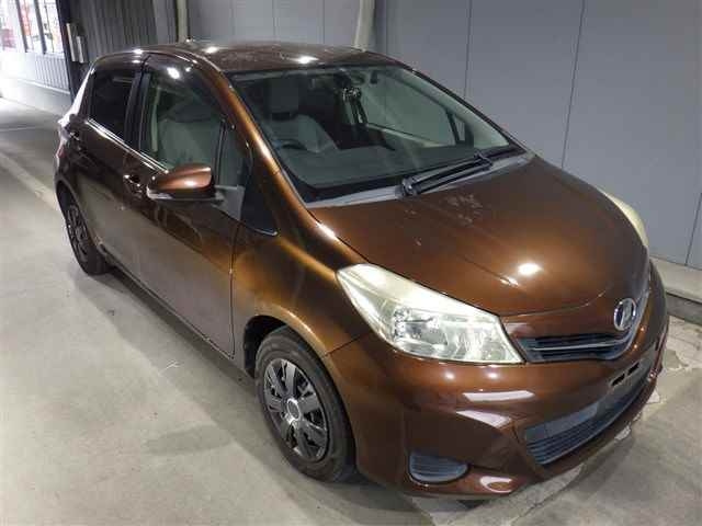 TOYOTA VITZ 2011