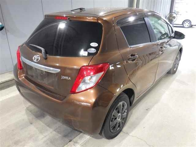 TOYOTA VITZ 2011
