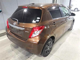 TOYOTA VITZ 2011