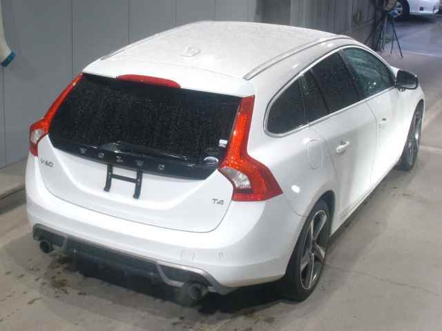 VOLVO V60 2013