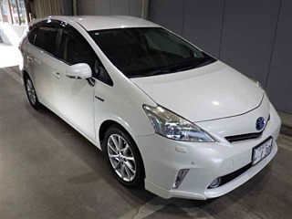 TOYOTA PRIUS ALPHA 2013