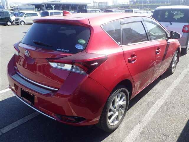 TOYOTA AURIS 2016