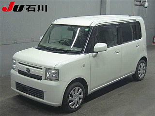 TOYOTA PIXIS SPACE 2011