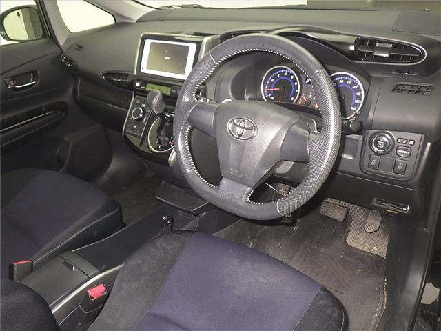 TOYOTA WISH 2013