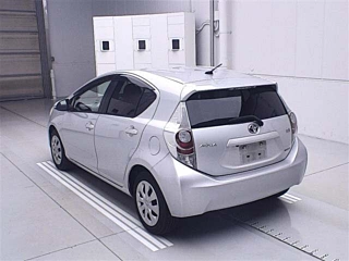 TOYOTA AQUA 2012