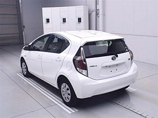 TOYOTA AQUA 2015