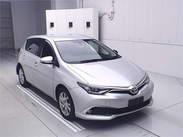 TOYOTA AURIS 2016