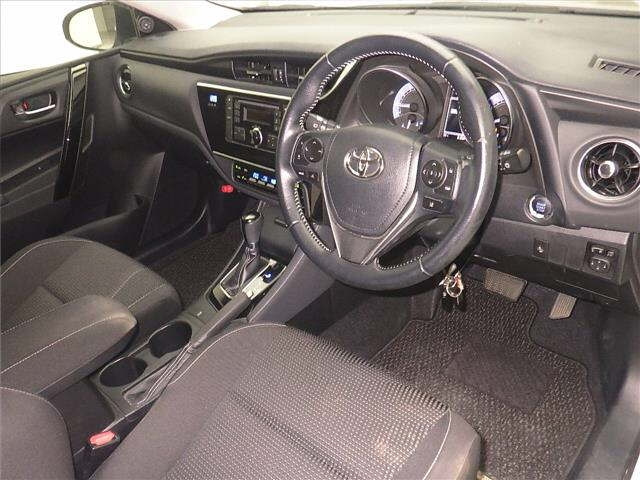 TOYOTA AURIS 2016