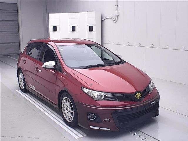 TOYOTA AURIS 2012