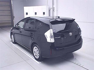 TOYOTA PRIUS ALPHA 2014