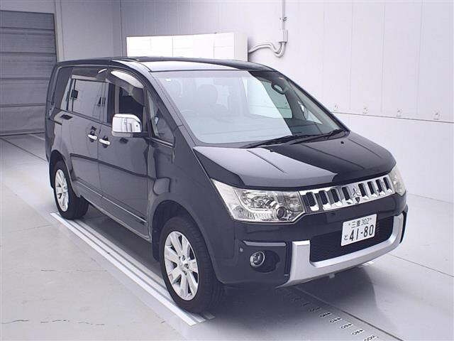 MITSUBISHI DELICA D5 2010