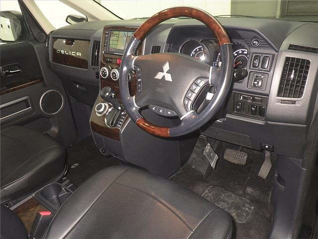 MITSUBISHI DELICA D5 2010