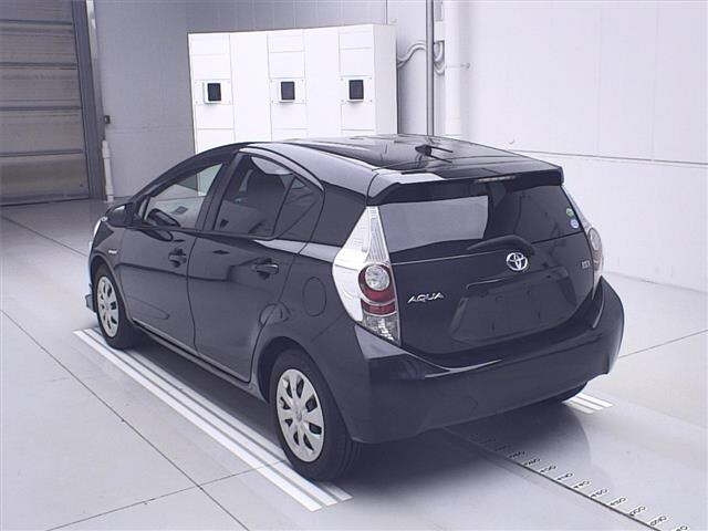TOYOTA AQUA 2012