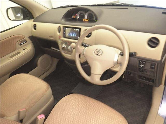 TOYOTA SIENTA 2013