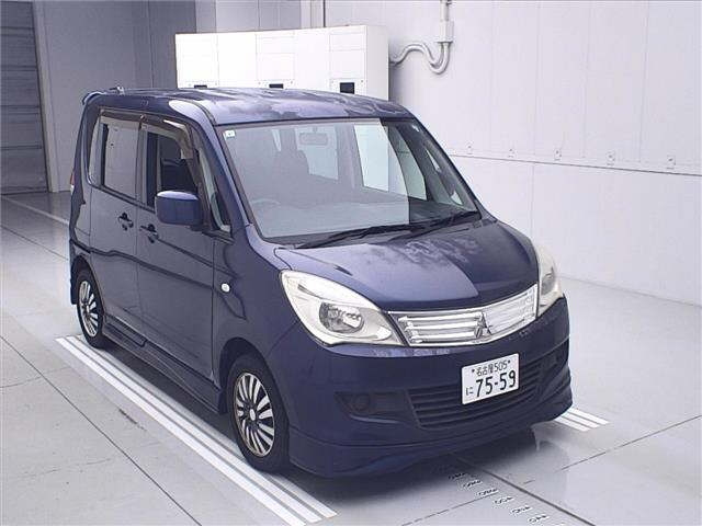 MITSUBISHI DELICA D2 2011