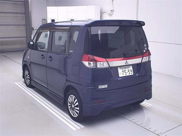 MITSUBISHI DELICA D2 2011