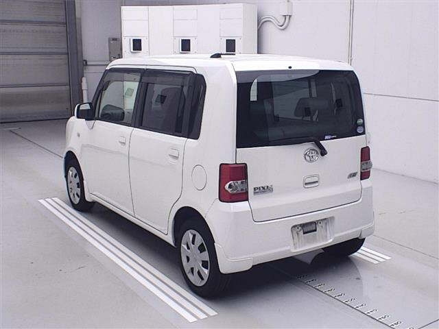 TOYOTA PIXIS SPACE 2013