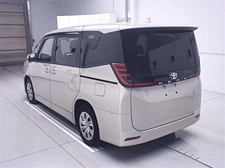 TOYOTA NOAH 2022